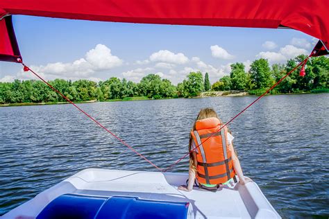 Staying Safe While Boating: Avoid These Common Injuries - Sand Law, LLC