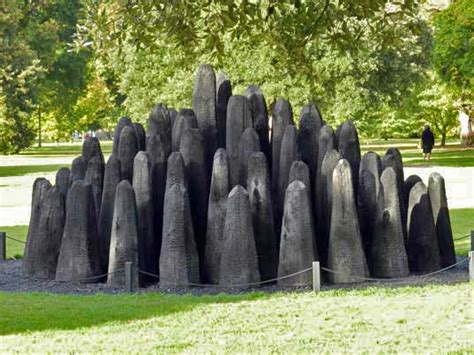 Artist David Nash Unveils Beautiful Sculptures Made From Fallen Trees at Kew Gardens