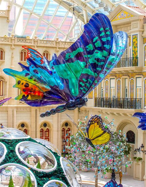 MGM Butterfly Installation, Macau | Art, Glass art installation ...