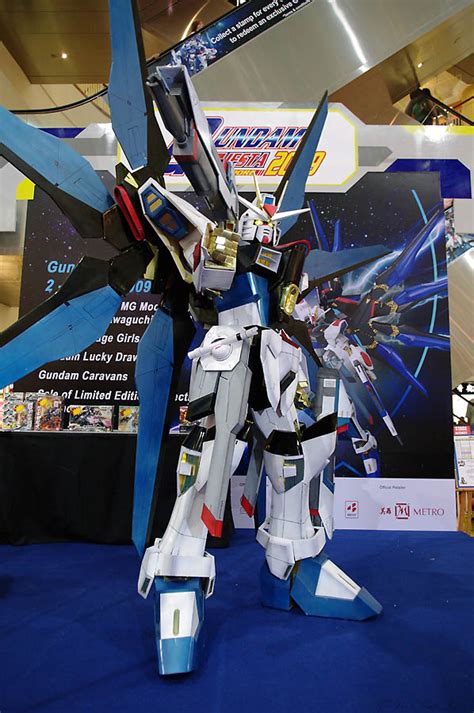 GUNDAM GUY: Gundam Cosplay: Strike Freedom Gundam