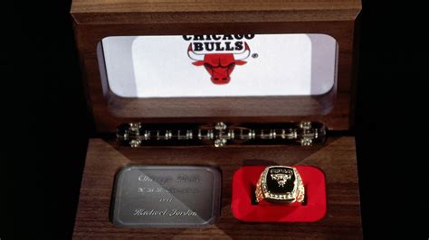 Six Chicago Bulls championship rings, all owned by security guard from ...