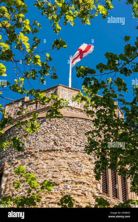 English church with flag hi-res stock photography and images - Alamy