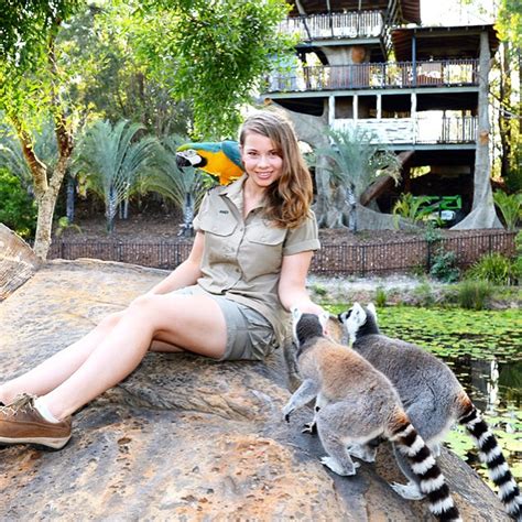 Steve Irwin’s Daughter Is Now Grown Up And Keeping Dad’s Legacy Alive | Bored Panda