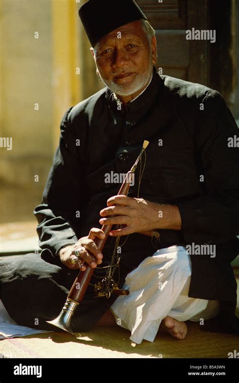 Ustad bismillah khan hi-res stock photography and images - Alamy