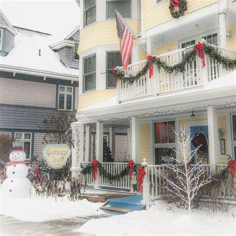 Mackinac Island's tree lighting, Christmas bazaar is steeped in sweet holiday tradition - mlive.com