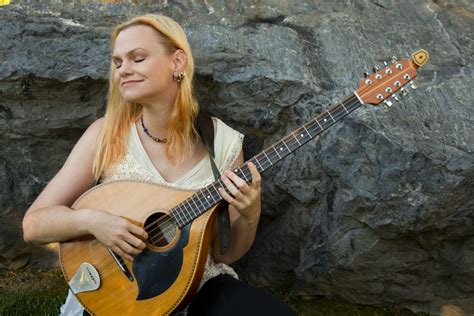 Beth Patterson, brilliant Irish bouzouki player. Very talented, and hilarious, woman. | Music ...