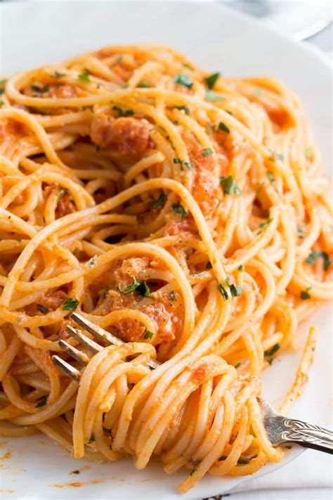 Spaghetti with lean tomato cream sauce