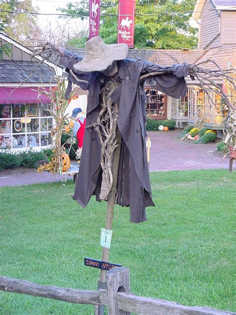 JOHNNY APPLESEED Scare crow: STRAW FOR HAIR, EVIL FOR BRAINS | Halloween scarecrow, Halloween ...