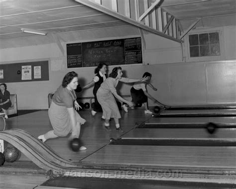 Vintage Pictures From Old Bowling Alleys That'll Strike You Right In ...