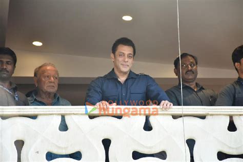 Photos Salman Khan and Salim Khan greets fans on occasion of Eid 2023 ...