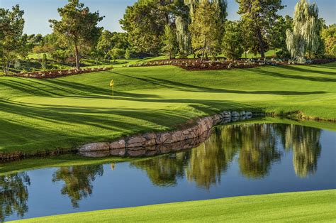 Resurrection in Las Vegas: Wynn Golf Club is back with an in-your-face finisher | Golfweek