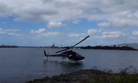 Helicopter Crash Captured on Camera in Honolulu, Hawaii | The Epoch Times