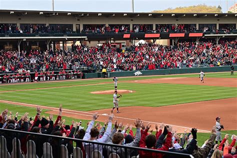 WholeHogSports - Baum-Walker to remain under full capacity for ...