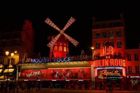 Dinner and a Show at The Moulin Rouge - Paris, France | Gray Line