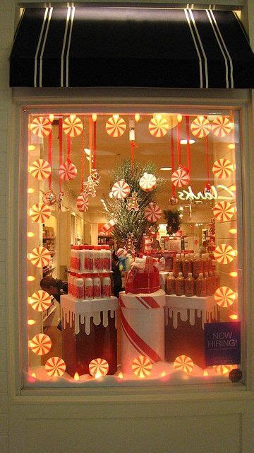 Bath & Body Works - King of Prussia, PA Christmas Store Displays, Holiday Window Display, Store ...