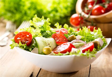 8 Jenis Salad yang Enak dan Sehat Ini Pasti Membuat Diet Anda Makin Menyenangkan