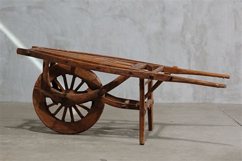 ANTIQUE WHEELBARROW - Clubcu