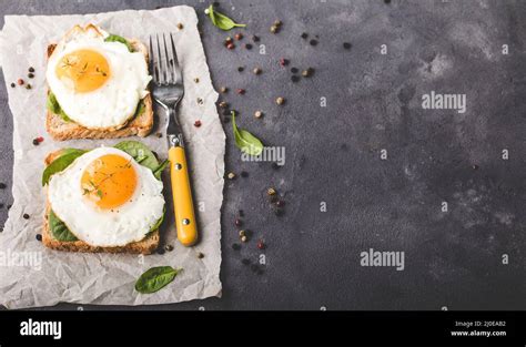 Healthy fried egg sandwich Stock Photo - Alamy