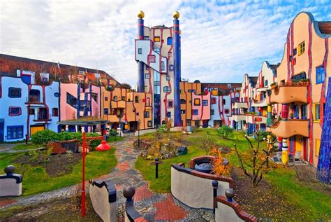 Hundertwasser-Wohnhaus „Wohnen unterm Regenturm“ (Plochingen) - All You ...