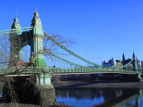 Battersea Bridge stock photo. Image of europe, green - 32549572