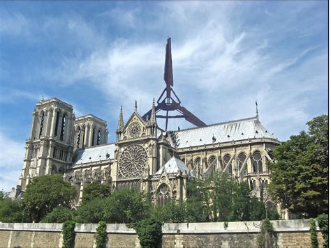 My submission for the new Notre Dame spire design : r/halo