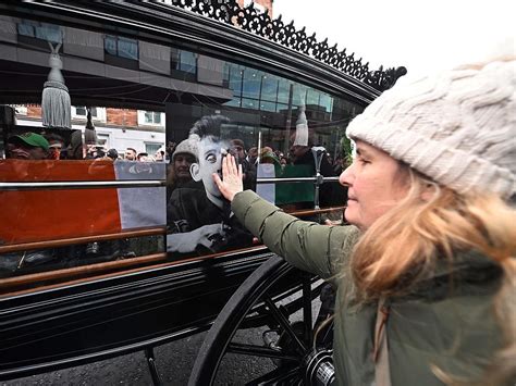 Stars paying tribute at funeral of The Pogues singer Shane MacGowan ...