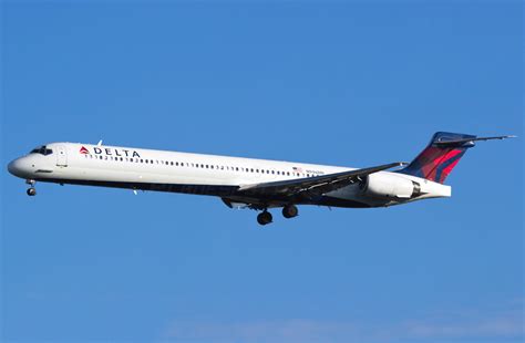 McDonnell Douglas MD-90 Delta Airlines. Photos and description of the plane