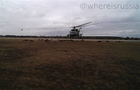 Russian VDV paratroopers landing at Hostomel Airport 24/02/22 - [933x601] : r/MilitaryPorn