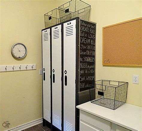 Decorating With Old Lockers - Rustic Crafts & DIY