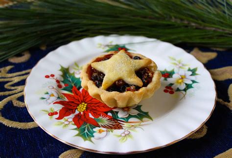 Mince Pies (Mincemeat) Pies for a Traditional British Christmas Treat ...