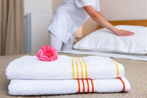 Hotel Pillows 101: Are They Clean? How Can I Be Sure? - JourneyJunket