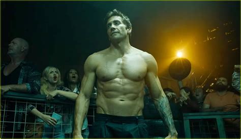 Jake Gyllenhaal's Body Looks Ripped in New 'Road House' First Look ...