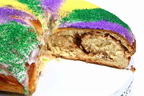 Mardi Gras King Cake with Strawberries and Cream | System of a Brown