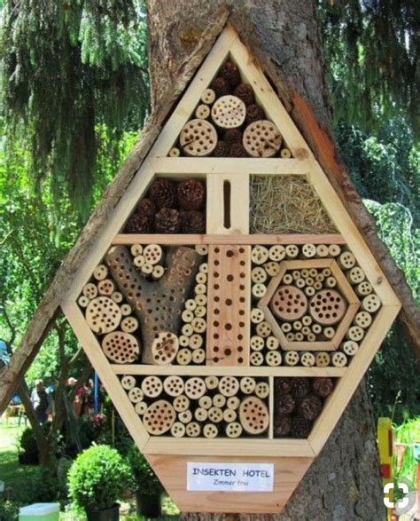 Hotel per insetti “ Excelsior” ⭐️⭐️⭐️⭐️⭐️ Bug Hotel, Garden Projects, Diy Garden, Bee Houses ...