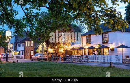 Hand in Hand pub, Wimbledon Village, Wimbledon, London Stock Photo - Alamy