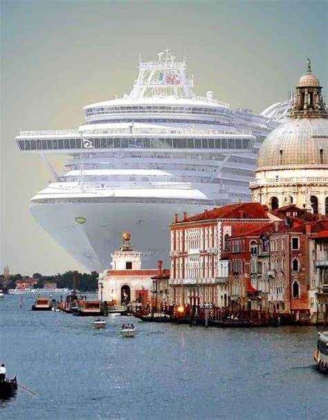 The biggest cruise ship in the world in Venice - Awesome | Biggest cruise ship, Cruise ship, Cruise