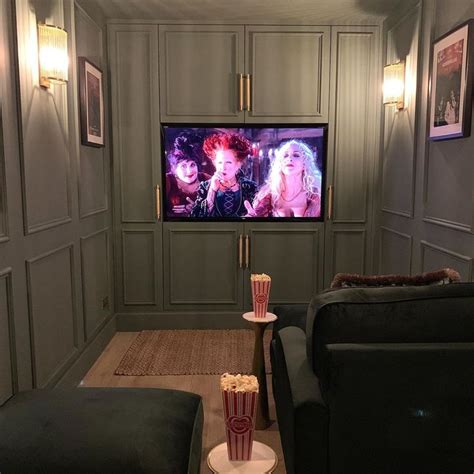 Alice - Home Interiors on Instagram: “𝐒𝐚𝐭𝐮𝐫𝐝𝐚𝐲 𝐧𝐢𝐠𝐡𝐭 𝐚𝐭 𝐭𝐡𝐞 𝐦𝐨𝐯𝐢𝐞𝐬 🍿🎥 • Hocus Pocus is screening ...