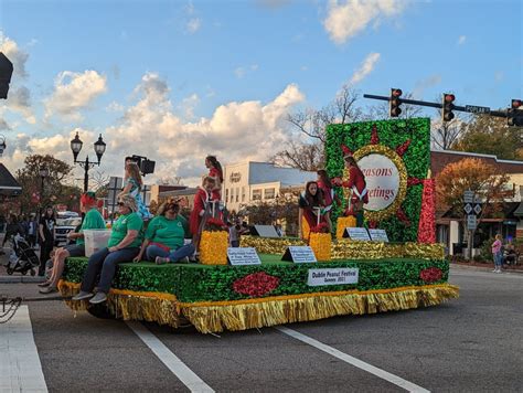 2022 ELIZABETHTOWN CHRISTMAS PARADE - WHITE LAKE NC.COM