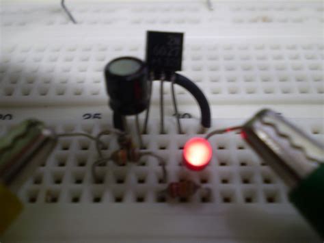 Programmable Unijunction Transistor Flasher - LED_and_Light_Circuit - Circuit Diagram - SeekIC.com