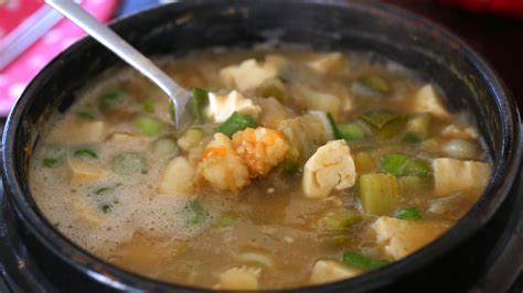 Korean soybean paste stew - Doenjang-jjigae: 된장찌개 - CookeryShow.com