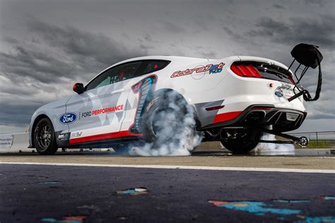 Ford: El rey del drag, el Ford Mustang Cobra Jet 1400, entra en acción | Marca