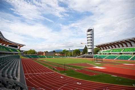 UO Track and Field Team To Get First Look Inside New Hayward Field | KLCC