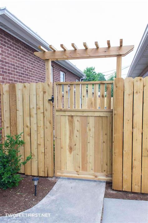 How to build a wooden gate