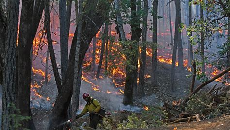 Oregon Gov. Brown calls for resources on Hugo Road Fire