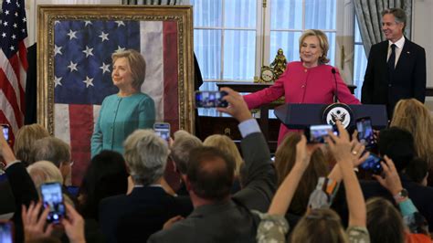 Hillary Clinton’s new State Department portrait inspires mockery on ...