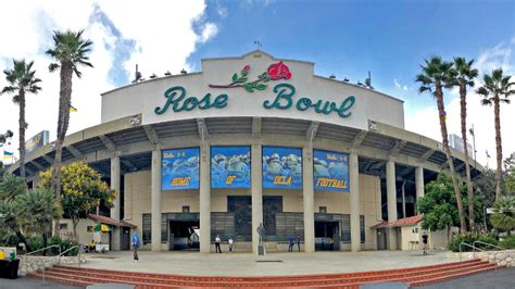 Utah Football Wraps Up Rose Bowl Media Day, Team Photo