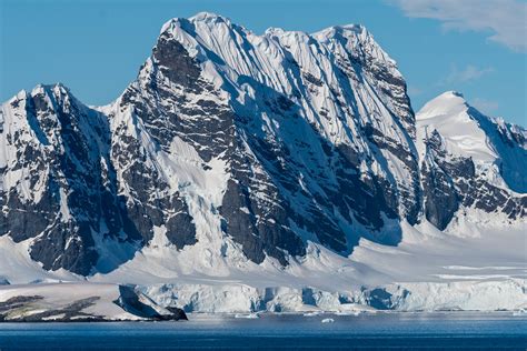 Antarctic mountains around 65º S | Near Chilean Scientific B… | Flickr