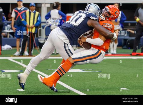 Dallas Cowboys' DeMarcus Lawrence sacks Chicago Bears' Justin Fields on ...