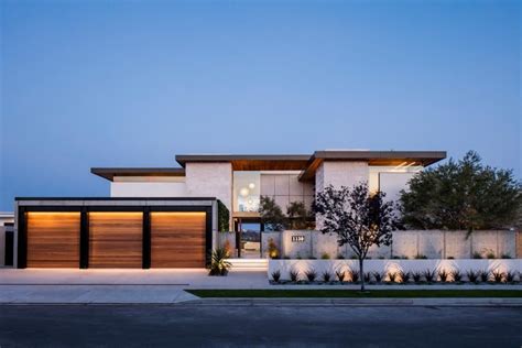 25 Genius Garage Exterior Lighting Ideas | Garage exterior, Exterior lighting, House exterior