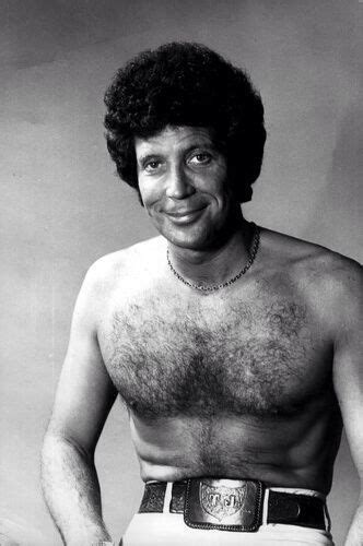 Tom Jones | Tom jones singer, Tom jones young, Sir tom jones